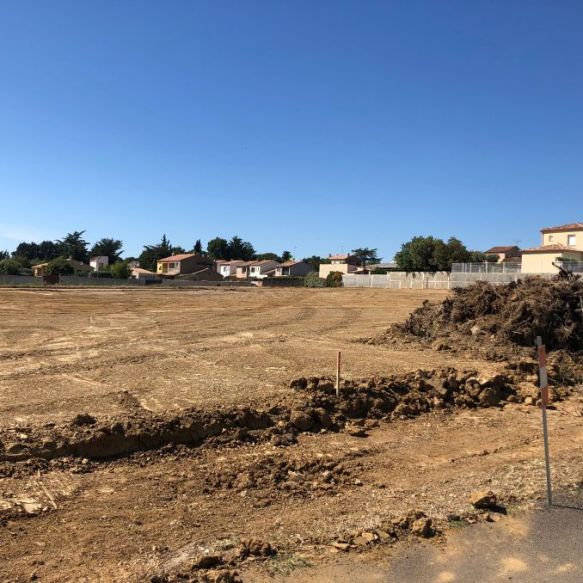 Terrain constructible, viabilisé de 458m2 à Bassan 34290