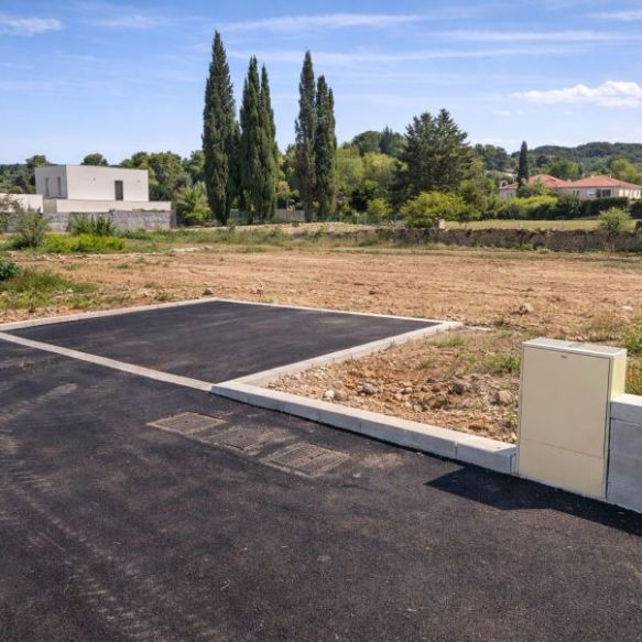 Terrain constructible de 460 m² à Sorgues (84700) en lotissement, proche écoles, transports et commodités
