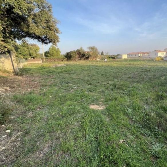 En exclusivité terrain 650m2 viabilisé sur le terrain