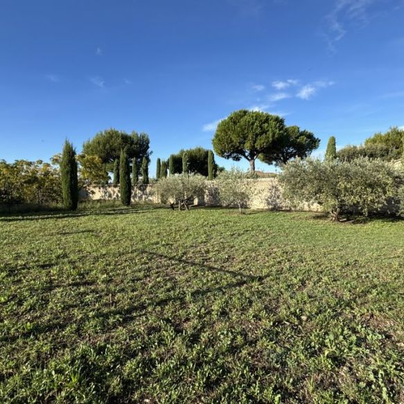 Terrain à bâtir de 340 m² au calme sur les hauteurs de Châteaurenard