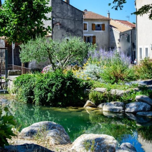 Terrain 671 m² clôturé avec portail, en diffus et proche école, à Maillane