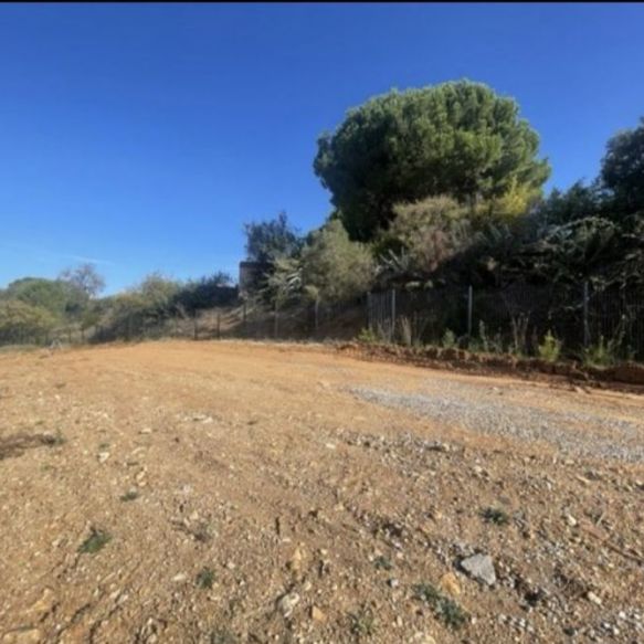 Terrain entièrement viabilisé dans la commune de BESSAN de 405 m2