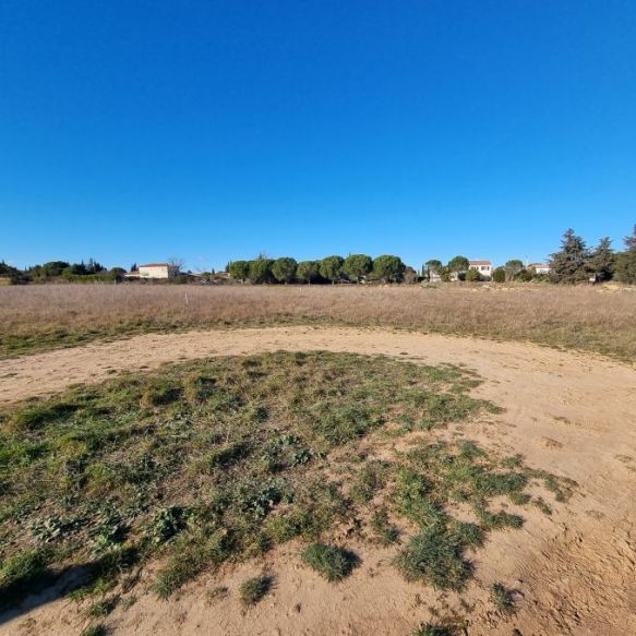 RARE Grand Terrain à Arles 13200