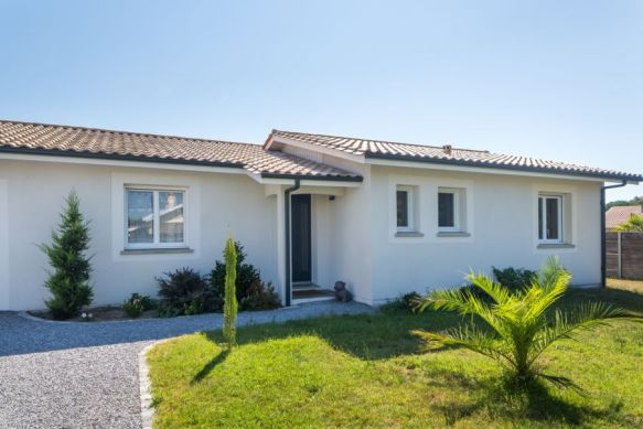 Maison neuve plain pied contemporaine fonctionelle terrain de 300m2